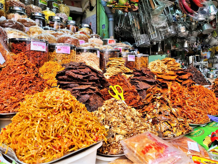 Trở về sau chuyến tham quan Đà Nẵng quê Mỹ Tâm, những món quà này không phải ai cũng biết để mua Ảnh 7