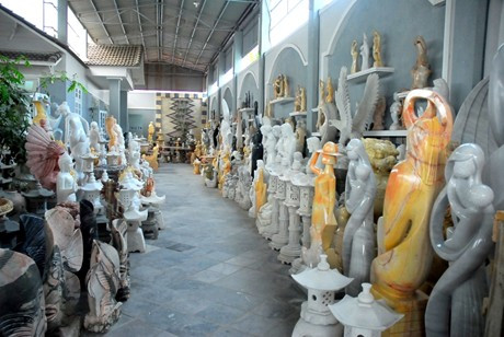 Trở về sau chuyến tham quan Đà Nẵng quê Mỹ Tâm, những món quà này không phải ai cũng biết để mua Ảnh 5