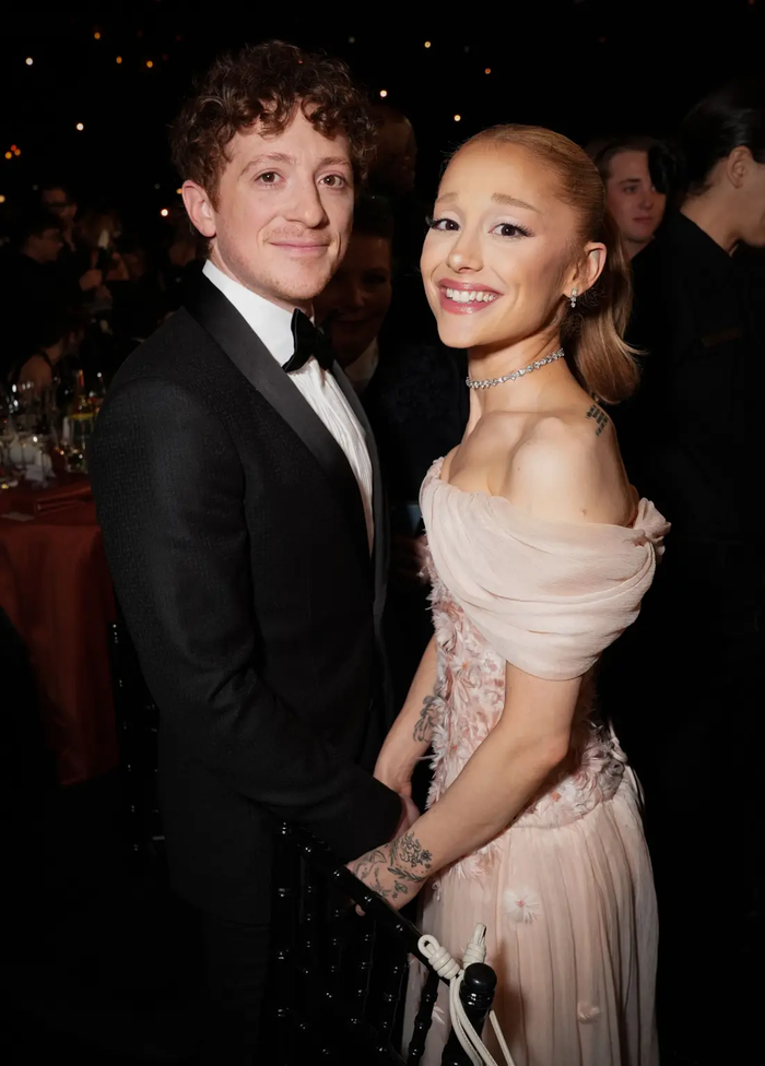 Thông tin tái hợp xuất hiện không lâu khi Ariana Grande xác nhận chia tay Ethan Slater sau khoảng 3 năm gắn bó.&nbsp;
