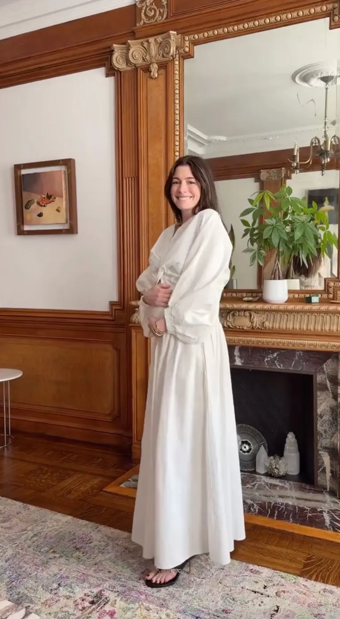 Khoảnh khắc Anne Hathaway công bố mang thai lần ba hồi tháng trước.