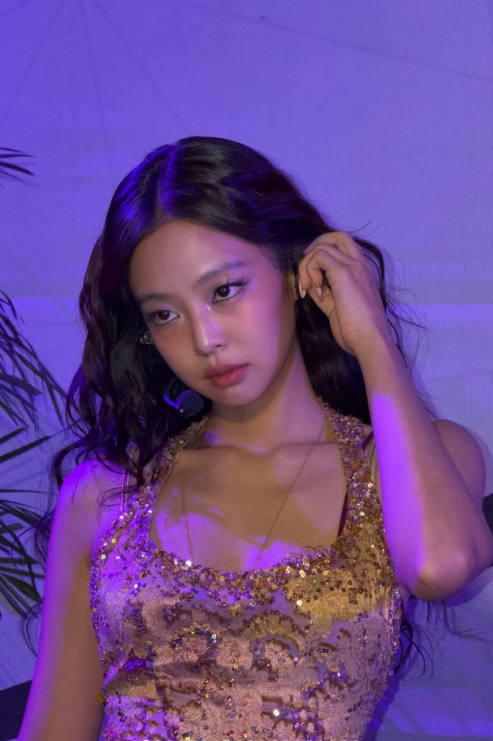 Jennie (BLACKPINK) khoe vẻ đẹp khỏe khoắn trong loạt ảnh hậu trường Ảnh 1