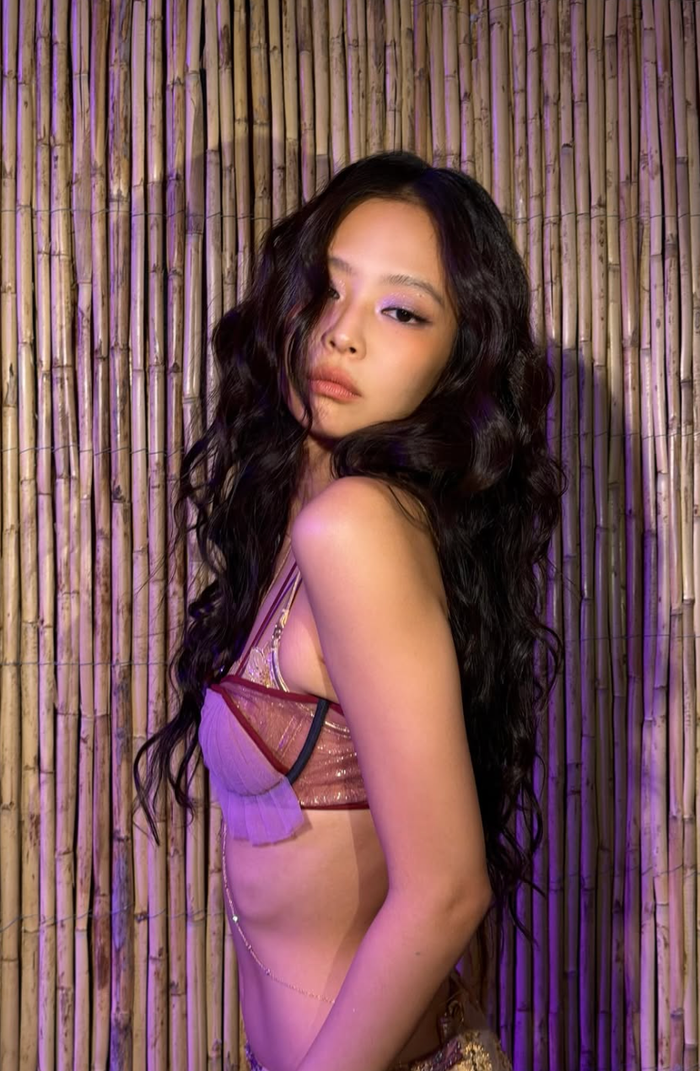 Hình ảnh hậu trường đầy quyến rũ của Jennie.