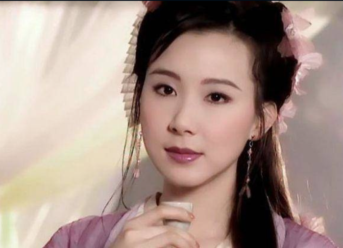 Nhan sắc gây thương nhớ của Lâm Thi Âm.