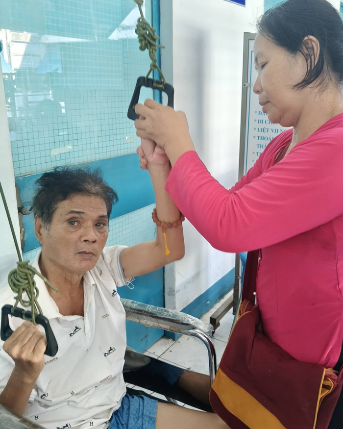 Sức khỏe của nghệ sĩ Mai Trần đã có những chuyển biến sau thời gian nỗ lực phục hồi. (Ảnh: Mai Trần)