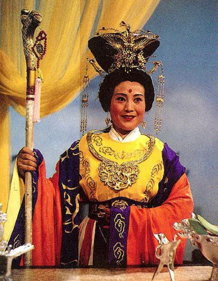 Tây Vương Mẫu - Chủ nhân Dao Trì, đứng đầu các tiên nữ.