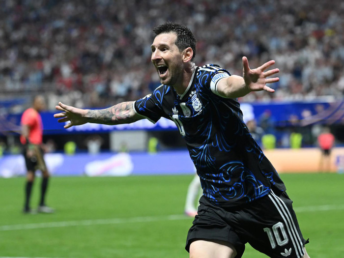 Hai đường kiến tạo trước tuyển Anh giúp Lionel Messi vượt Kylian Mbappe trong cuộc đua Chiếc giày vàng World Cup. Ảnh: FIFA