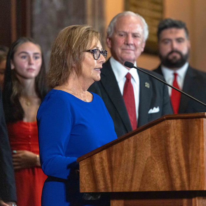 Bà Darline Graham Nordone phát biểu trong cuộc họp báo tại Columbia, Nam Carolina hôm thứ Hai, thông báo bà sẽ đảm nhiệm ghế Thượng nghị sĩ bỏ trống sau cái chết đột ngột của anh trai mình, Lindsey Graham, vào thứ Bảy. Ảnh: Grant Baldwin/Getty Images
