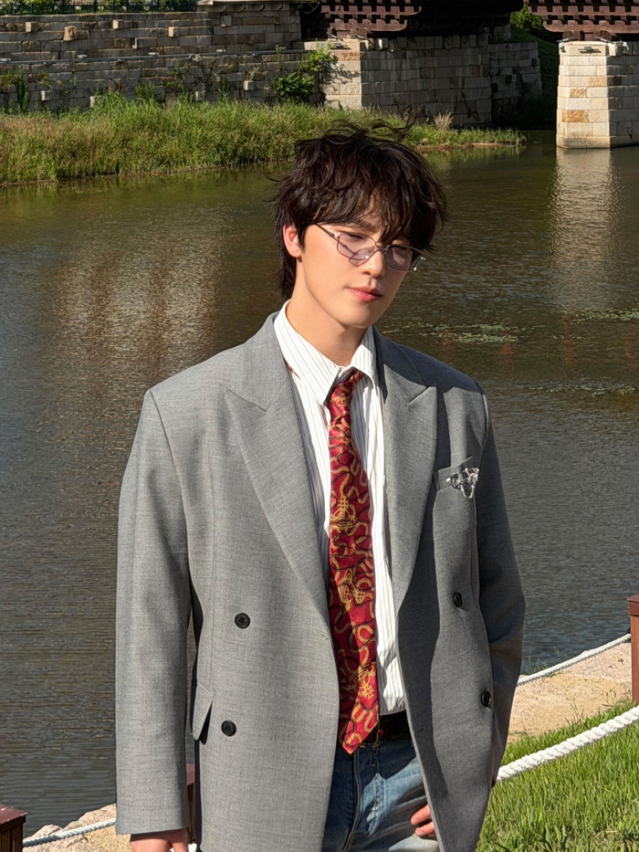 Dino (SEVENTEEN) lột xác với phong cách lãng tử trong dự án âm nhạc mới. (Nguồn: Instagram nhân vật)