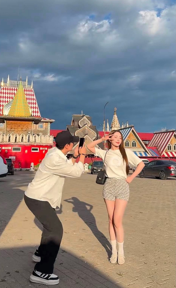 Nhiều đồng nghiệp và khán giả bày tỏ sự thích thú dành cho khoảnh khắc thân mật của Quỳnh Nga và Việt Anh.