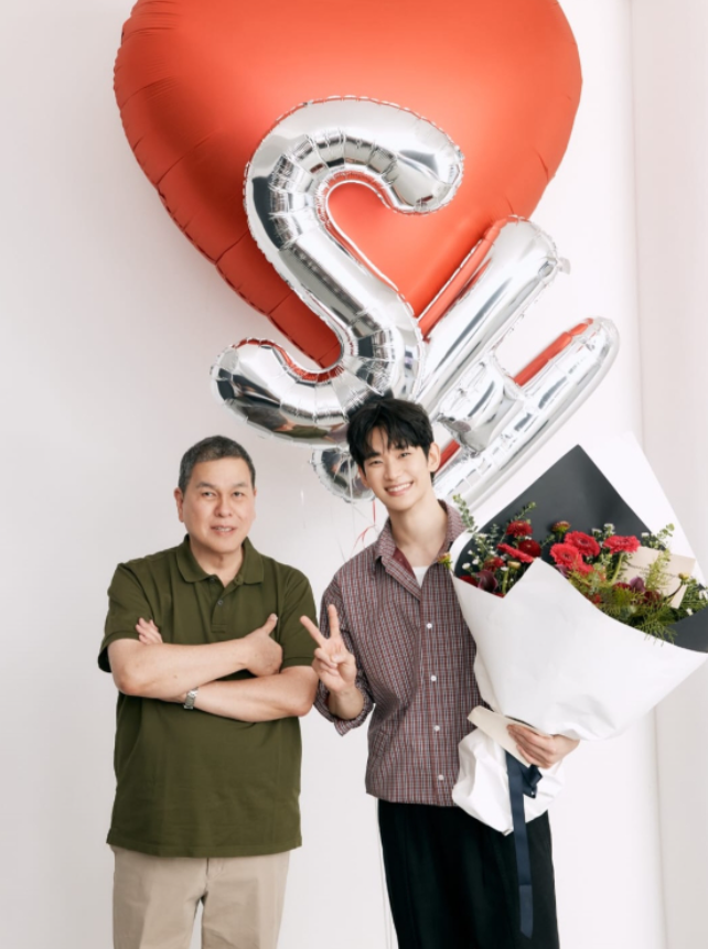 Kim Soo Hyun xuất hiện trở lại trong chiến dịch quảng cáo của thương hiệu BENCH, đánh dấu động thái công khai đầu tiên sau thời gian dài vắng bóng.