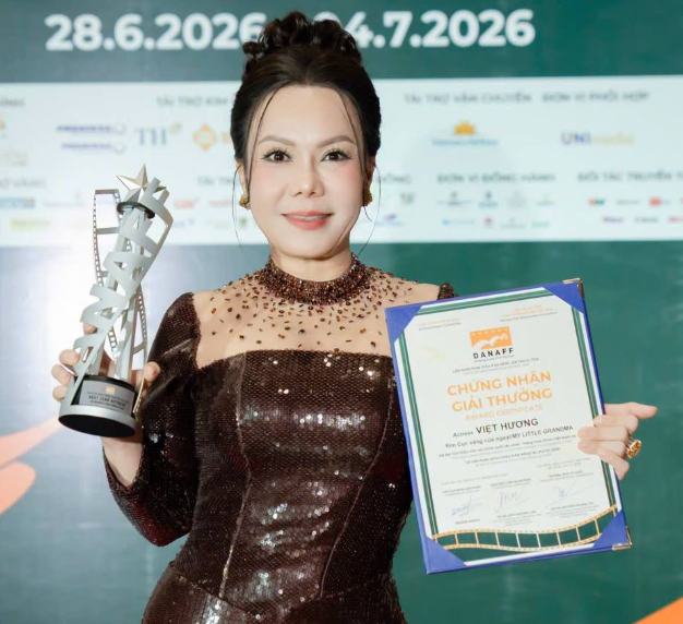 Thành công tại DANAFF IV đánh dấu thêm một cột mốc đáng nhớ trong sự nghiệp của Việt Hương. Ảnh: FBNV
