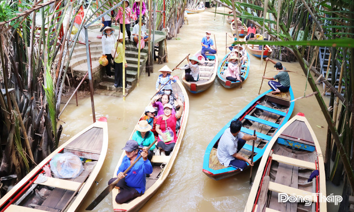 hành trình về Đồng Tháp mùa nước nổi không chỉ là chuyến đi khám phá cảnh đẹp, mà còn là dịp để con người học lại cách chậm hơn. Ảnh: báo Đồng Tháp.