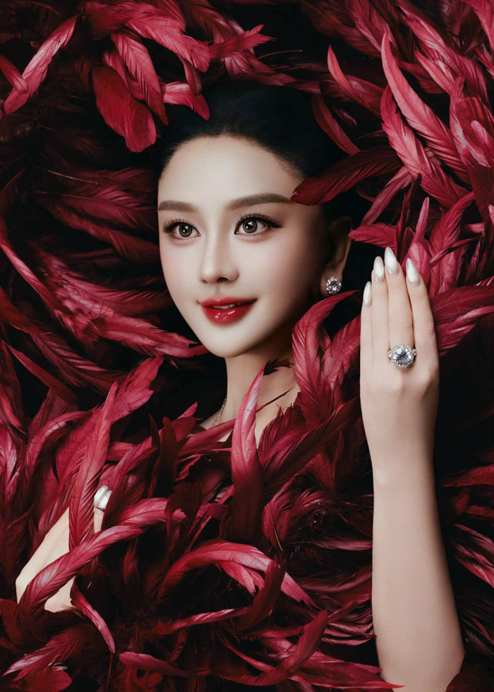 Lâm Khánh Chi rạng rỡ ở tuổi 50, tiết lộ chuẩn bị bước vào chặng đường mới. (Nguồn: FBNV)