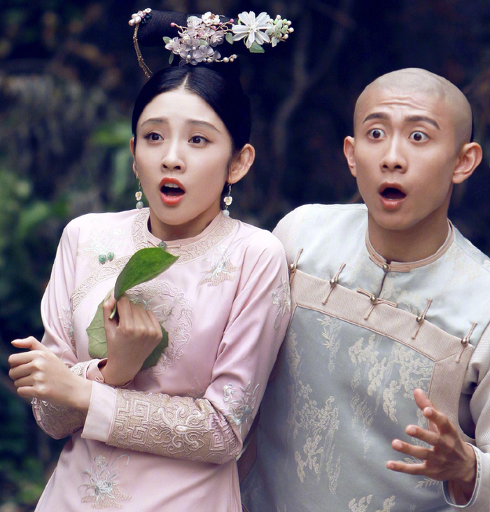 Biểu cảm nhân vật cường điệu hóa bị nhiều khán giả cho rằng chưa thể hiện đúng tinh thần nguyên tác Kim Dung.