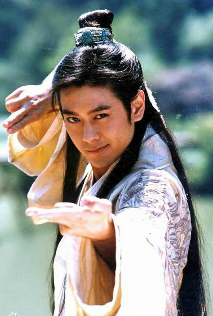 Tạo hình của Đoàn Dự của nam diễn viên Lâm Chí Dĩnh trong Thiên long bát bộ phiên bản năm 2003.