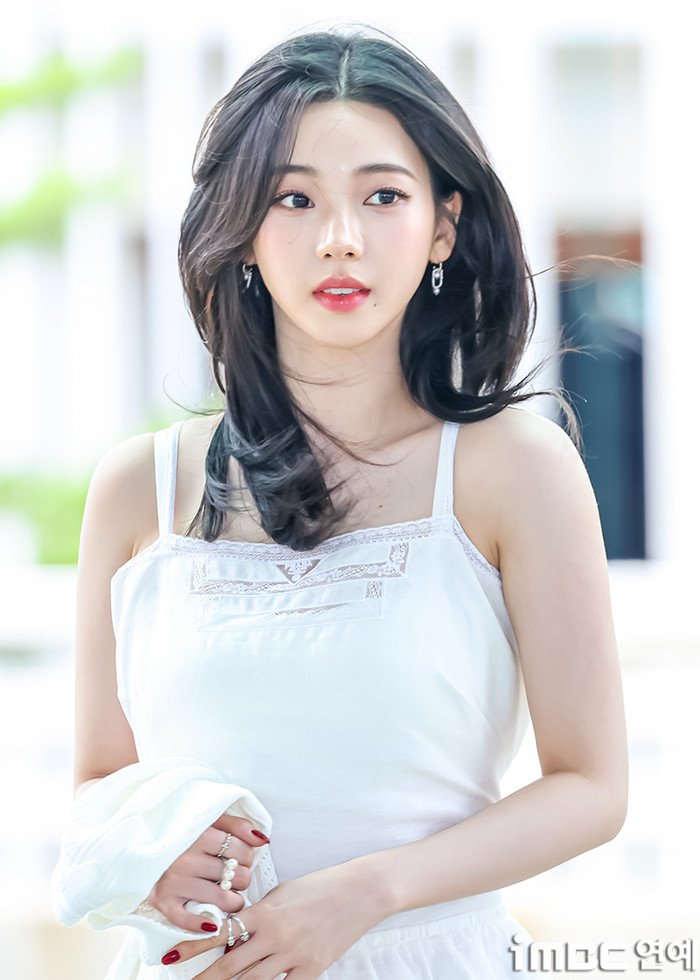 Karina (aespa) xuất hiện nổi bật, thần thái ngôi sao chiếm trọn thu hút. (Nguồn: imbc)