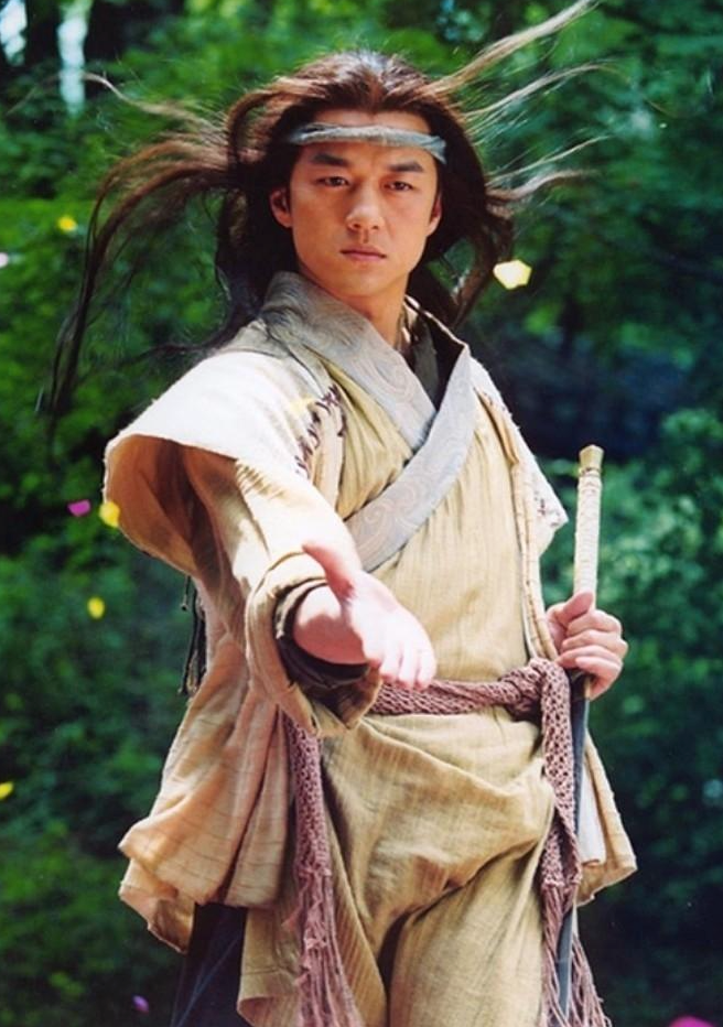 Lệnh Hồ Xung ghi dấu với Độc Cô Cửu Kiếm và phong thái lãng tử khó ai thay thế.