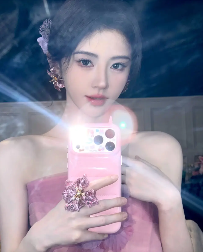 Loạt ảnh mới của Cúc Tịnh Y nhanh chóng thu hút sự chú ý từ công chúng. (Ảnh: Sohu)