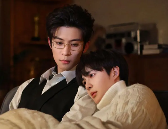 'Bittersweet Love' gây chú ý với chuyện tình cấm kỵ giữa Lục Tiểu Phàm và Bối Lữ Thanh.