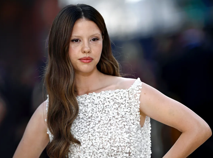 Nữ hoàng kinh dị thế hệ mới Mia Goth hứa hẹn gây bất ngờ với vai cô hầu gái phản trắc Melantho. Ảnh: Variety&nbsp;