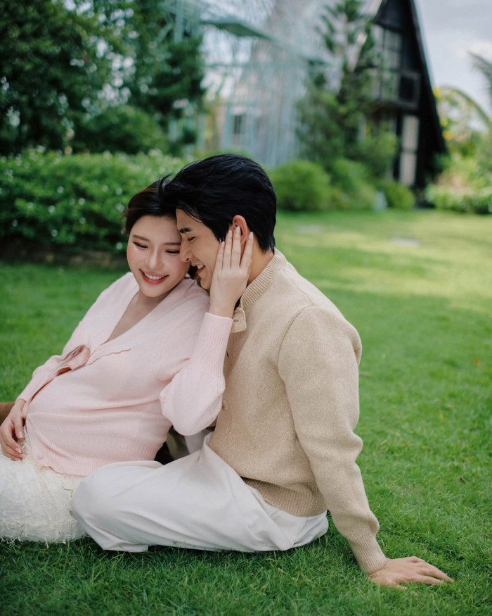 Cặp đôi sắp đón chào một bé gái, niềm vui nhân đôi khi gia đình 'đủ nếp đủ tẻ'.