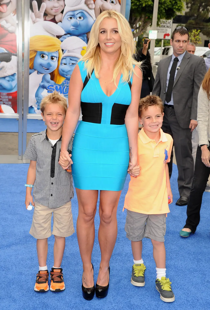 Britney Spears bên hai con trai Sean Preston và Jayden thuở nhỏ.