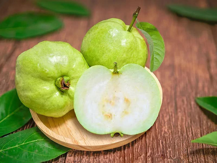 Nên ưu tiên ăn ổi tươi.