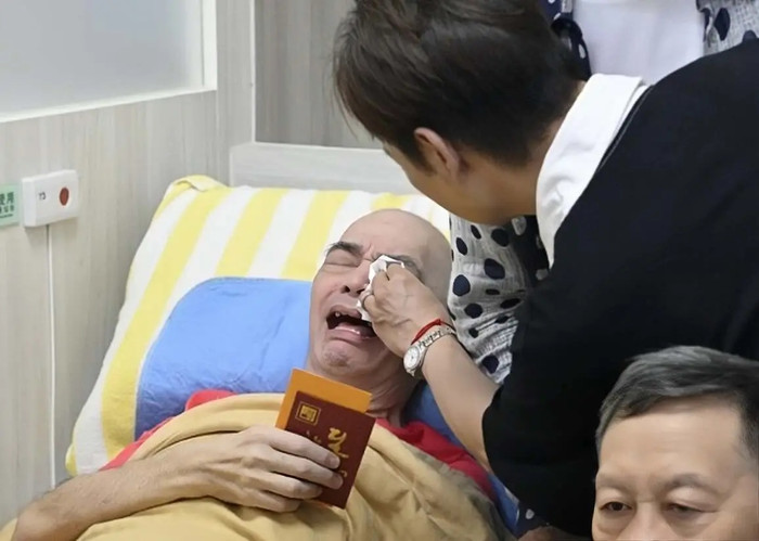 Xôn xao nam ca sĩ gạo cội bị ngược đãi tại viện dưỡng lão, không được tắm suốt 18 tháng Ảnh 3