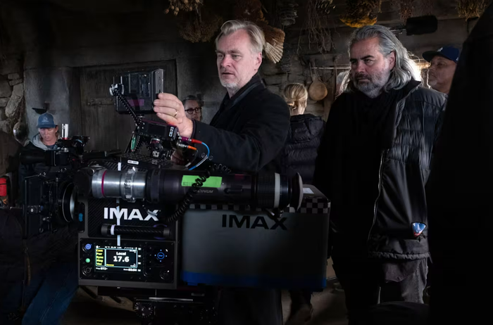 Christopher Nolan và Hoyte Van Hoytema trên phim trường trong quá trình sản xuất phim The Odyssey. Ảnh: Universal Pictures