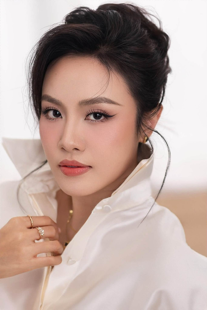 Á hậu Thủy Tiên gây chú ý với diện mạo mới đầy sang trọng. (Nguồn: FBNV)