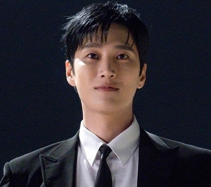 Ahn Bo Hyun hé lộ Jin Yi Soo sẽ trưởng thành hơn trong Flex x Cop 2.