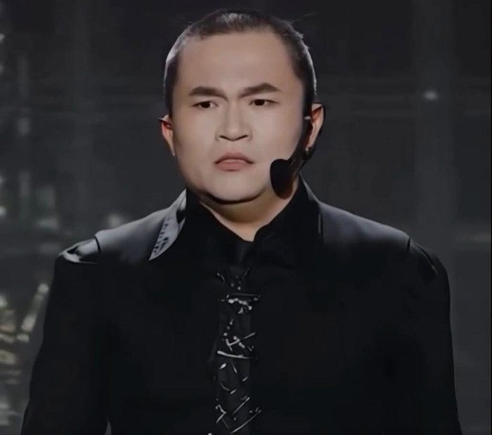 Diện mạo của MC Đại Nghĩa sau khi cạo tóc.