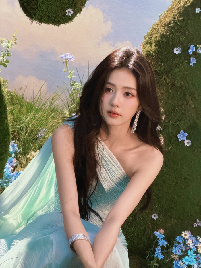 Bạch Lộc thể hiện sự trân trọng khi nhắc về công ty quản lý cũ. Ảnh: Weibo