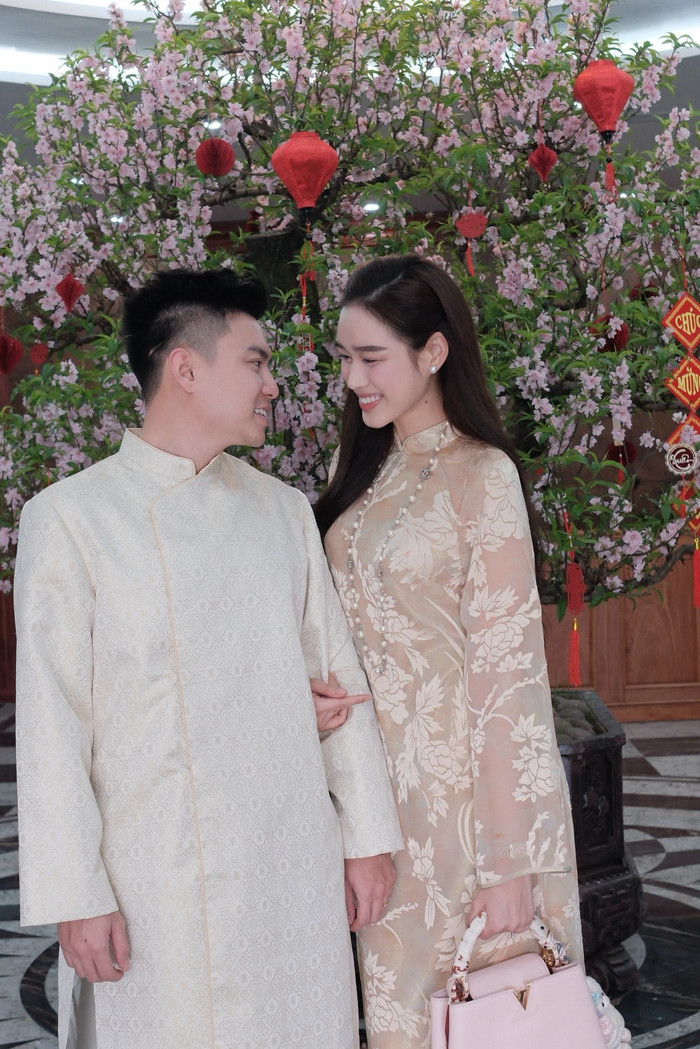 Đỗ Thị Hà đang có cuộc sống hôn nhân êm ấm bên Viết Vương. Ảnh: FBNV