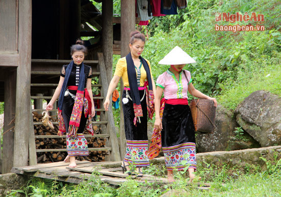 Nét đẹp của phụ nữ bản Thái cổ Mường Đán. Ảnh: báo Nghệ An
