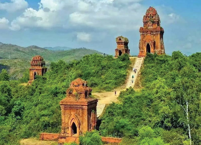 Tháp Bánh ít.