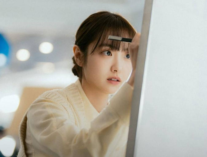Tạo hình nhân vật mới của Kim Hye Joon. Ảnh: TvN