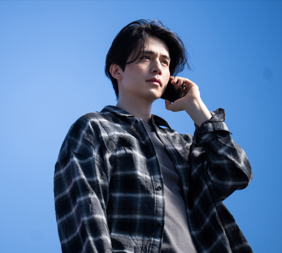 Tạo hình nhân vật mới của Lee Dong Wook trong vai diễn lần này. Ảnh: Disneypluskr
