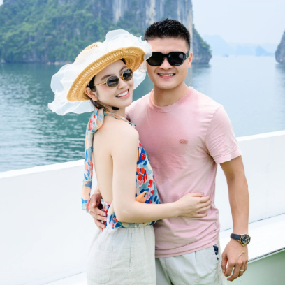 Vợ chồng Quang Hải và Chu Thanh Huyền hạnh phúc bên nhau. Ảnh: FBNV