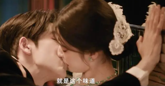 Cảnh khóa môi đầy mãnh liệt của Trương Lăng Hách và Vương Sở Nhiên được hé lộ trong trailer khiến cộng đồng mạng đứng ngồi không yên. Ảnh: Tencent Video