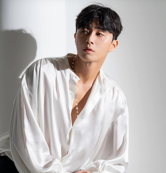 Park Seo Joon gây chú ý với khả năng hóa thân thành nhân vật điều tra nhiều nội tâm. Ảnh: Awesome ENT&nbsp;