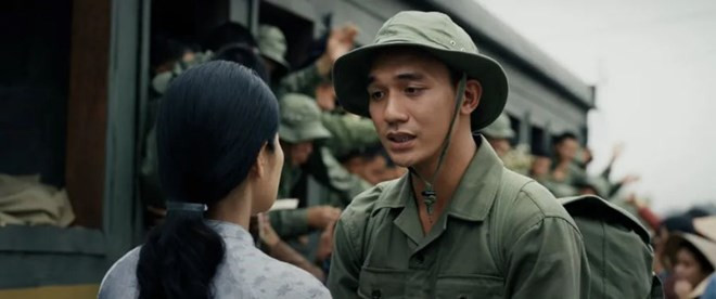 Lột xác với vai Cường, Đỗ Nhật Hoàng gây ấn tượng mạnh trong phim Mưa Đỏ.