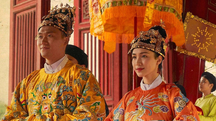 Hòa Minzy trong phân cảnh đám cưới của Vua Bảo Đại và Nam Phương Hoàng Hậu.
