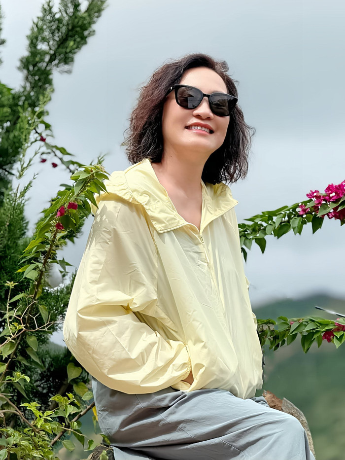Hồng Đào giữ năng lượng trẻ trung ở tuổi U70.