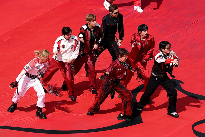 Jimin bị chê hát live hậu tiết mục của BTS tại World Cup 2026 Ảnh 1