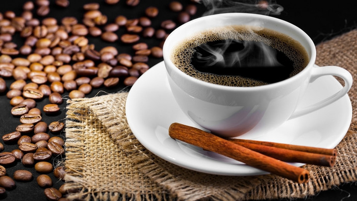 Nếu bạn là người có thói quen uống cà phê mỗi ngày và đột ngột ngừng nạp caffeine, cơ thể có thể trải qua một giai đoạn 'cai caffeine' với nhiều triệu chứng không mấy dễ chịu. (Ảnh minh họa từ Internet)