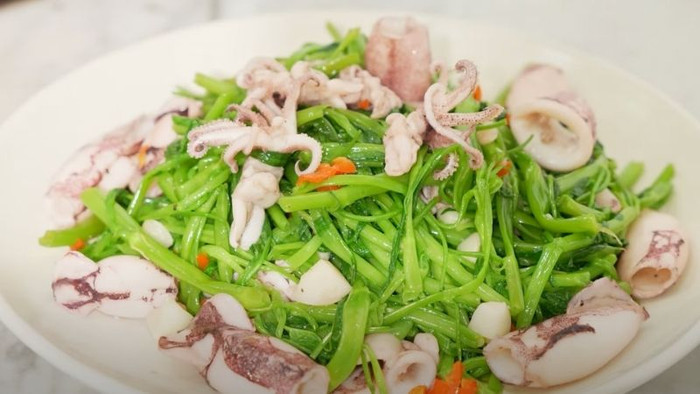 Mực xào rau muống. Ảnh: Internet