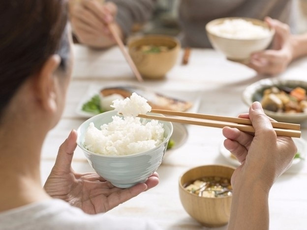 Quan trọng nhất là lựa chọn cách ăn phù hợp với lối sống, mức độ vận động, mục tiêu sức khỏe và cảm giác đói của mỗi cá nhân. (Ảnh minh họa từ Internet)