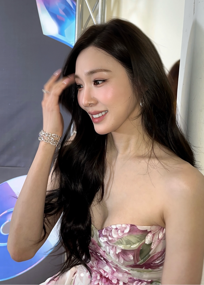 Nhan sắc ngày một 'lão hoá ngược' của Tiffany Young.