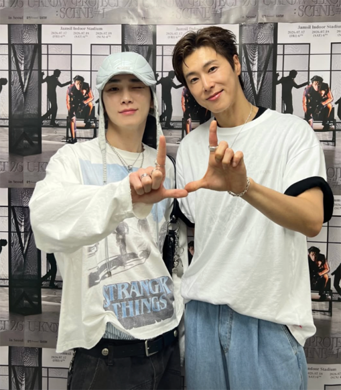 Key xuất hiện tại buổi hòa nhạc solo đầu tiên của Yunho (TVXQ).
